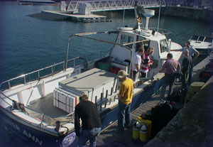 divers loading onto jennifer ann